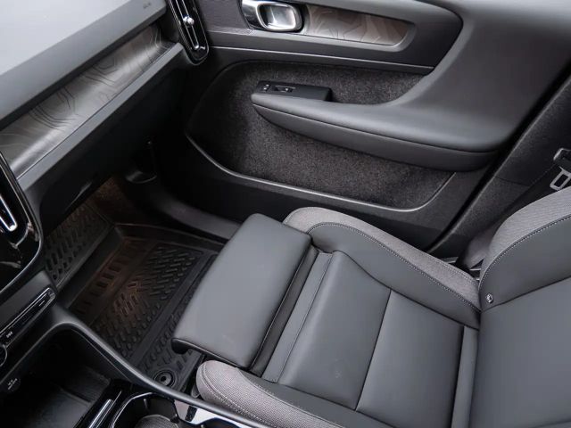 Volvo XC40 AWD Plus Recharge Twin Engine