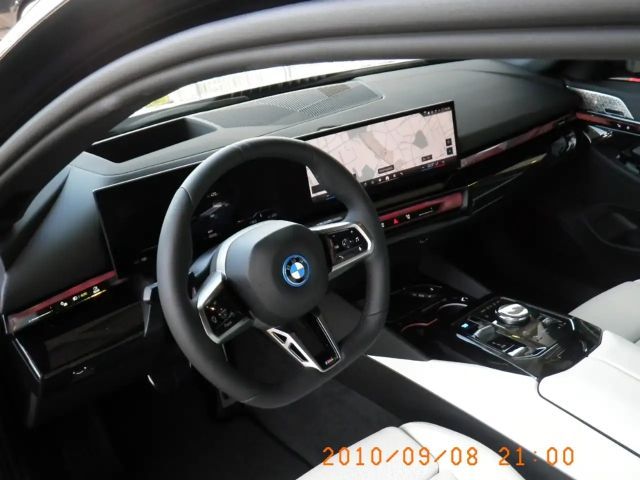 BMW i5 eDrive40
