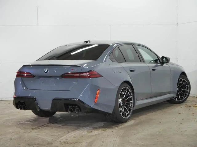BMW M5 Sedan