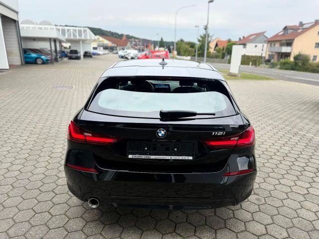 BMW 118 118i Sedan Sport Line