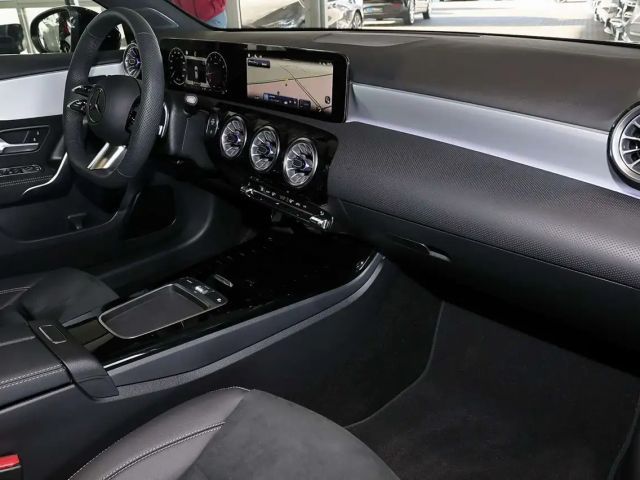 Mercedes-Benz A 180 AMG Line