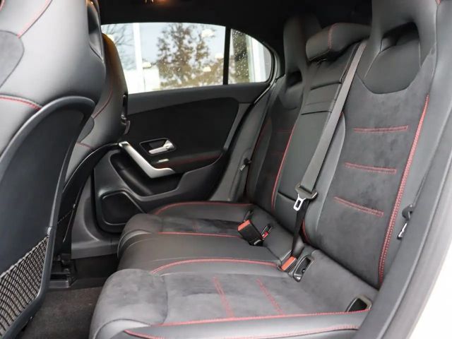 Mercedes-Benz A 250 A 250 e AMG Line