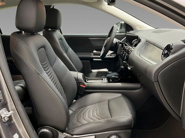 Mercedes-Benz GLA 200 MBUX+LED+EASY-PACK+Kamera+AHK