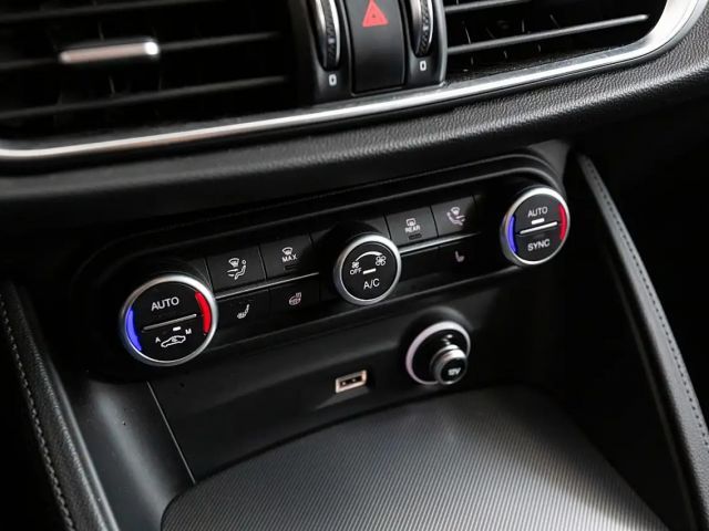 Alfa Romeo Stelvio AT8 Q4 Veloce