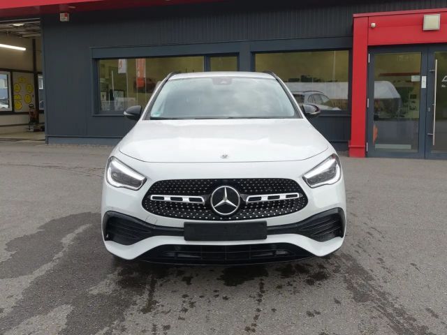 Mercedes-Benz GLA 220 4MATIC AMG Line GLA 220 d