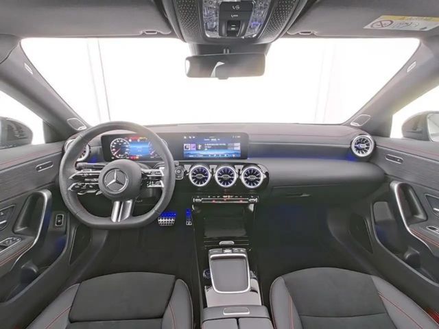 Mercedes-Benz CLA 200 AMG Line Coupé