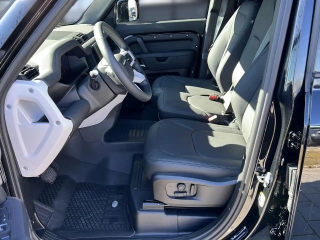 Land Rover Defender 110 D250 Dynamic SE