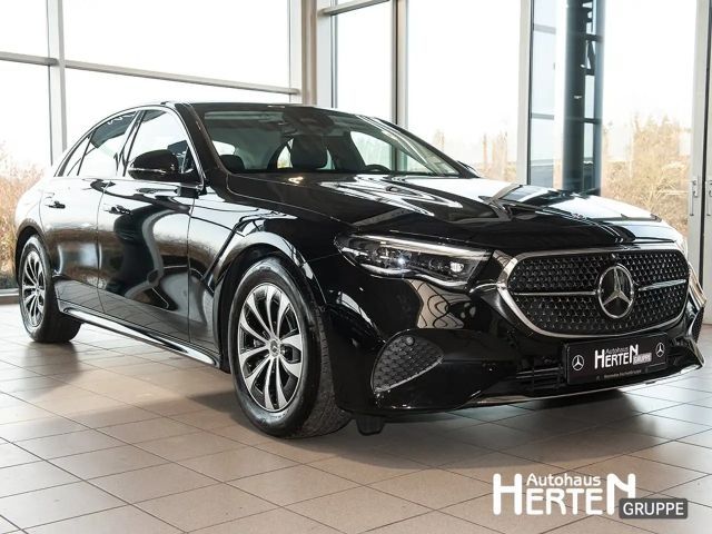 Mercedes-Benz E 220 AVANTGARDE E 220 d Sedan