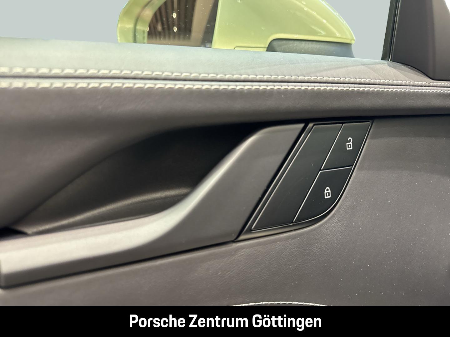 Porsche 911 992 Cabriolet Carrera GTS