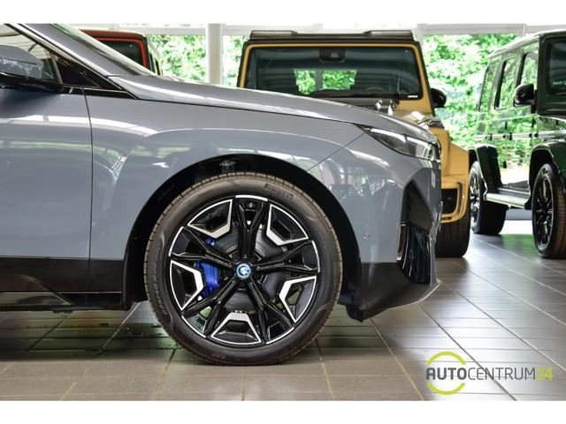 BMW iX 40 SkyLounge Massage HK HUD Soft Laser 360