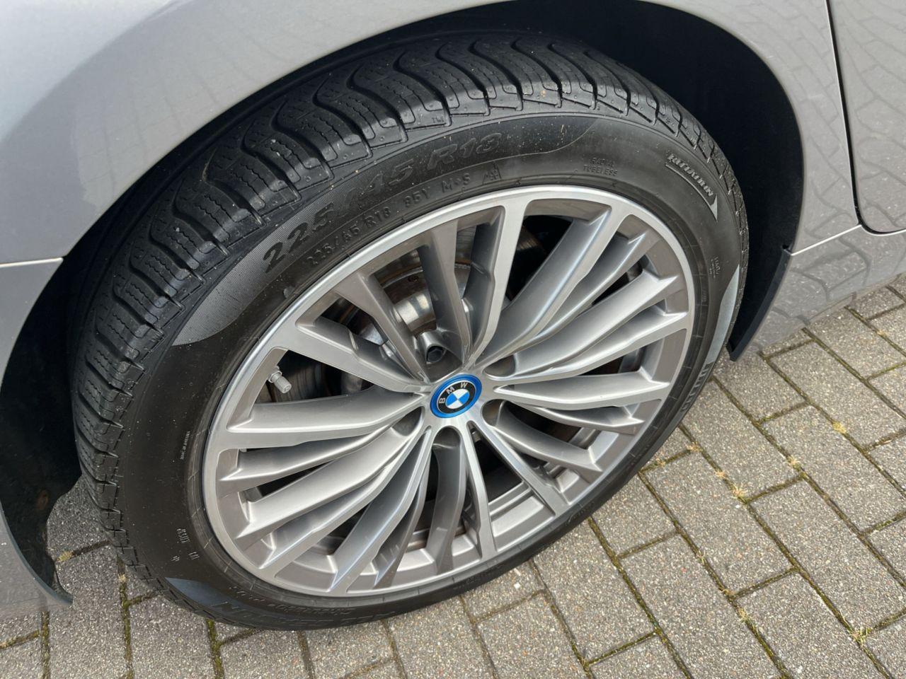 BMW 330 330e Sedan xDrive