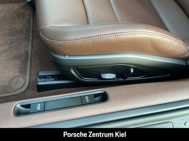 Porsche 992 4 Coupé GTS Targa