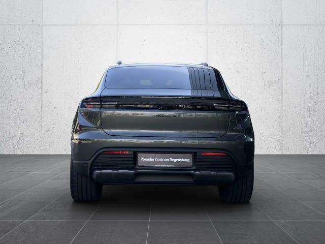 Porsche Macan 4