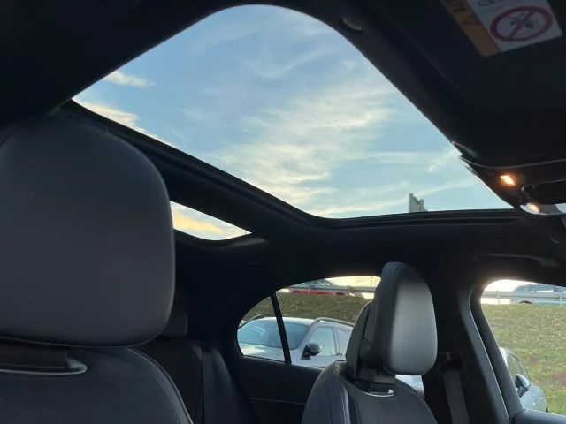 Mercedes-Benz E 200 AMG Line Sedan