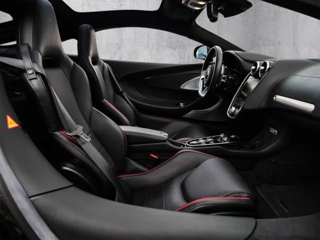 McLaren GT Onyx Black, Black Pack. Sports Exhaust