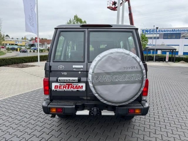 Toyota Land Cruiser GRJ76-VX LIM