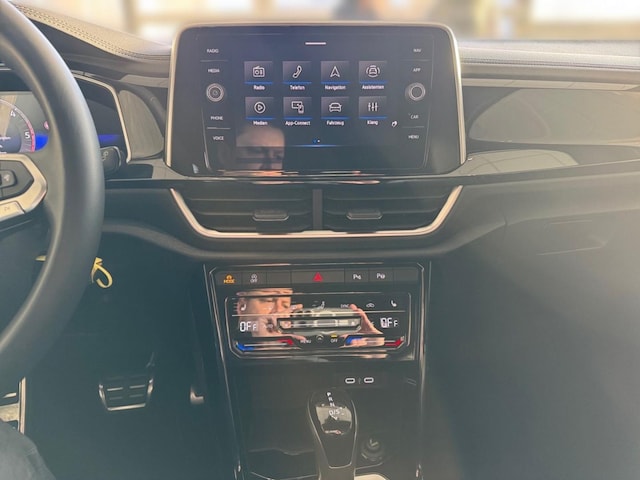 Volkswagen T-Roc T-Roc R-Line 2.0 TDI DSG Nav*AHK*LED*CarPlay*ACC