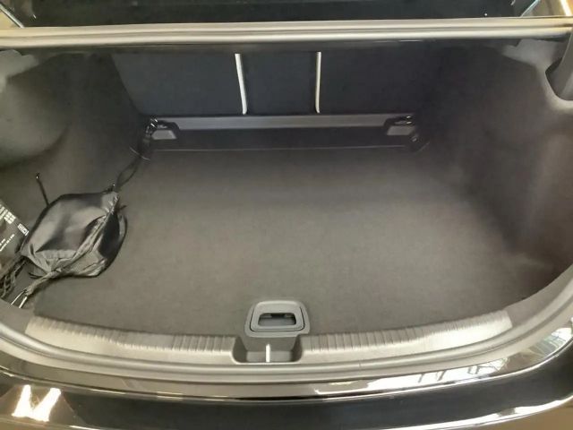 Mercedes-Benz C 180 AVANTGARDE Sedan