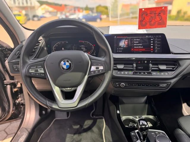BMW 120 120i Sedan Sport Line