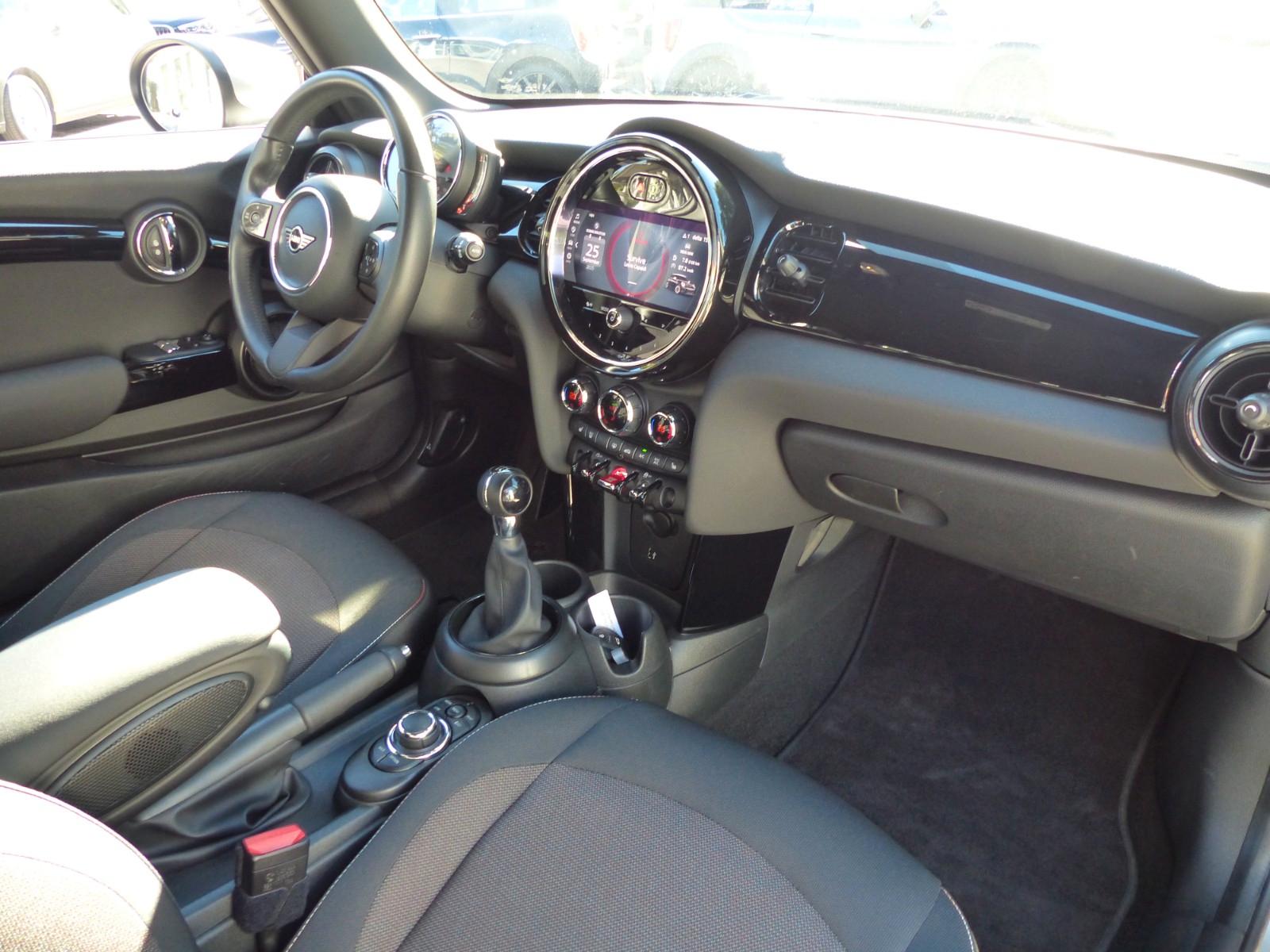 MINI Cooper "Essential Trim", Apple CarPlay, Tempomat