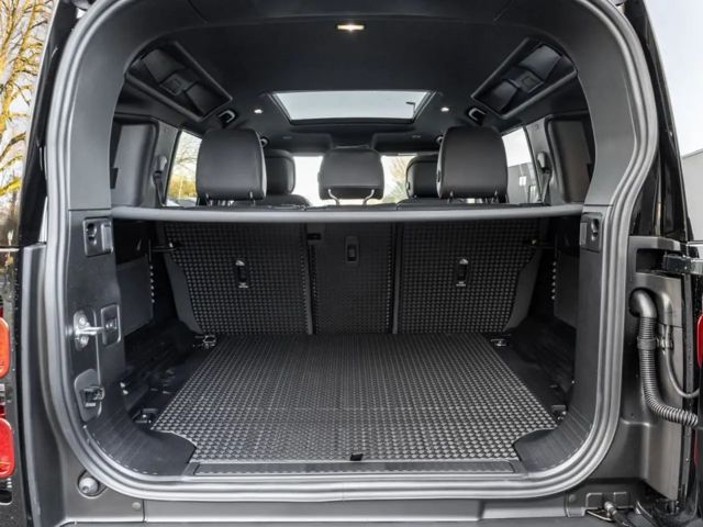 Land Rover Defender 110 D300 Dynamic HSE