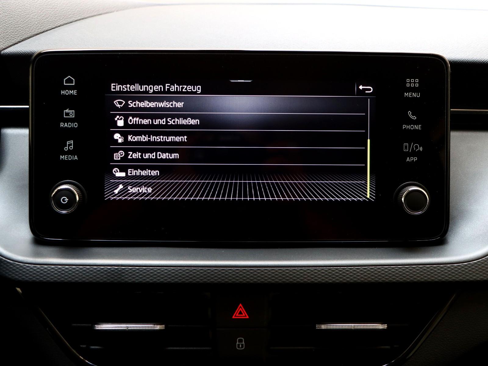 Skoda Scala 1.0 Essence DSG 116PS-AHK LED PDC Tempomat