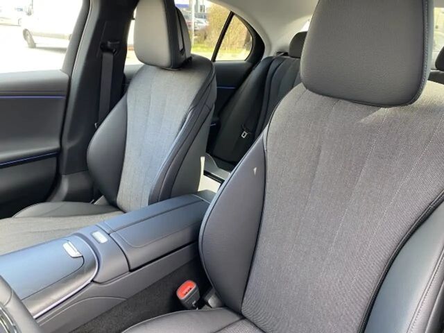 Mercedes-Benz E 200 AVANTGARDE Sedan