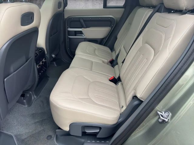 Land Rover Defender 110