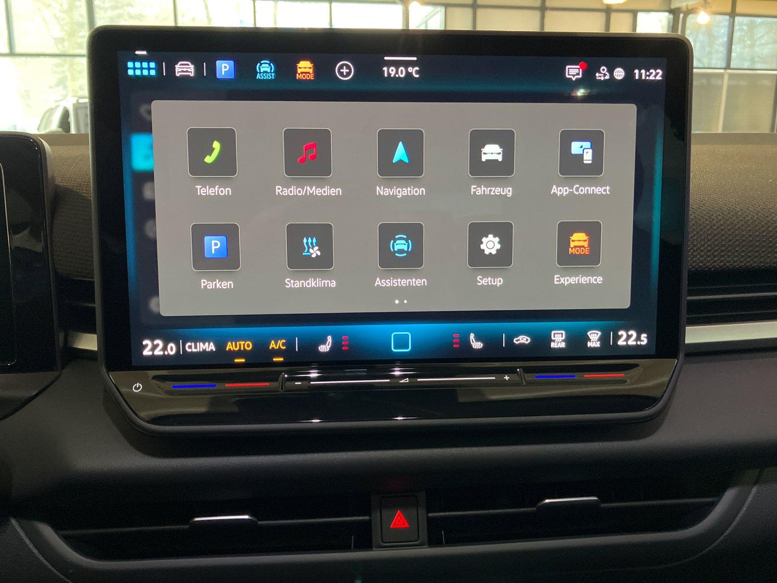 Volkswagen T-Roc 1.5 eTSI DSG R-Line