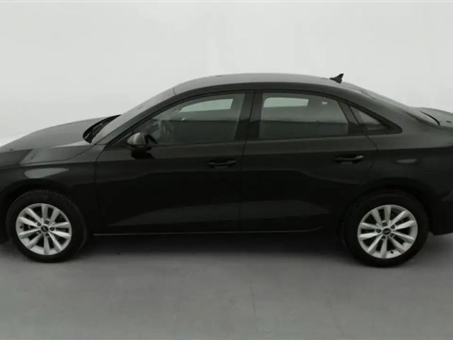 Audi A3 30 TDI Attraction Avant Sedan