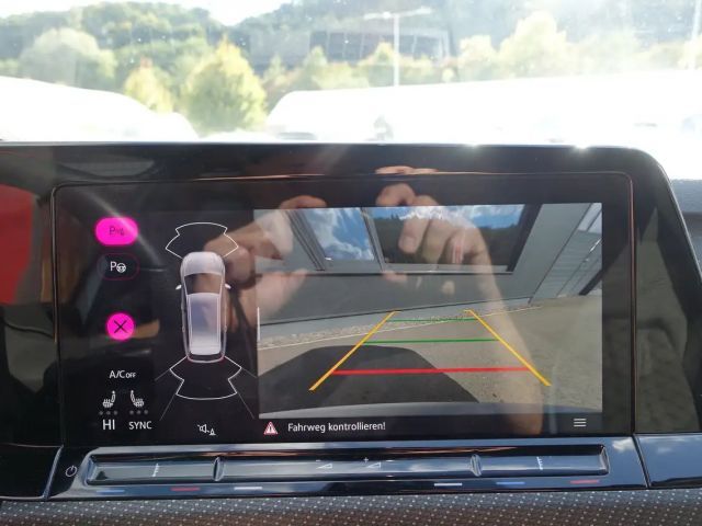 Volkswagen Golf R-Line Variant