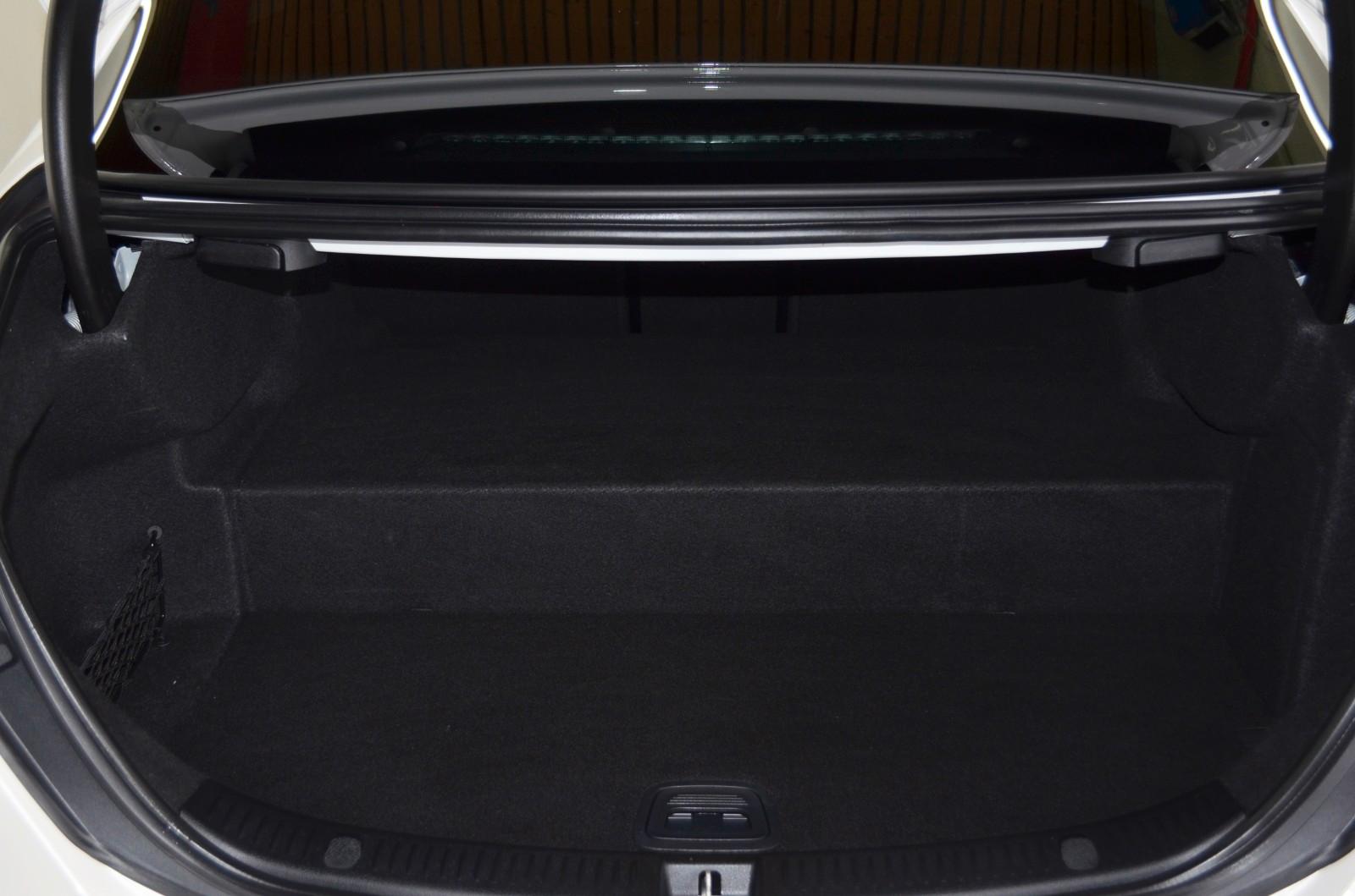 Mercedes-Benz E 300 4MATIC E 300 de Sedan