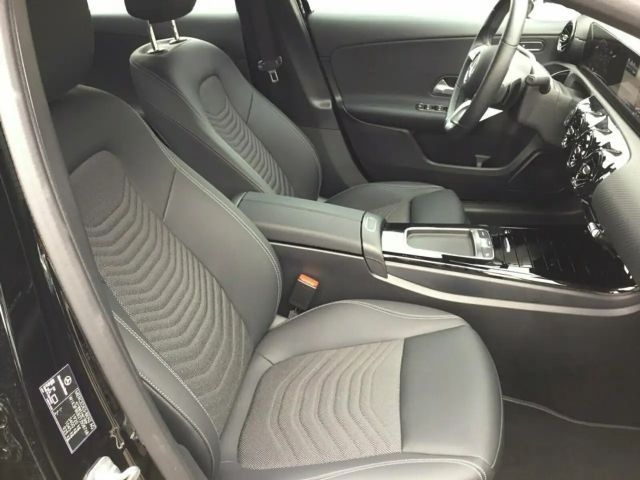 Mercedes-Benz A 180 PDC SHZ LED SpurH AUT LM KAM KlimaA