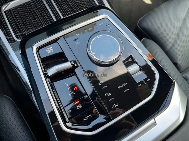 BMW 740 740d M-Sport Sedan xDrive