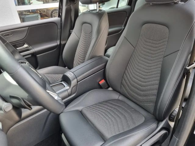 Mercedes-Benz GLB 200 4MATIC GLB 200 d