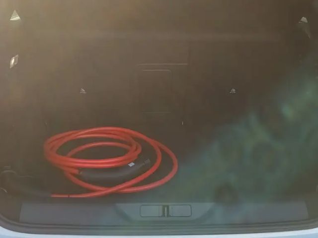 Peugeot E-308 First Edition Elektromotor 156 Sommer/Winter Alu