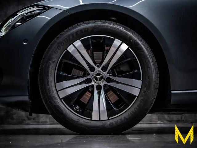 Mercedes-Benz C 200 AVANTGARDE Sedan