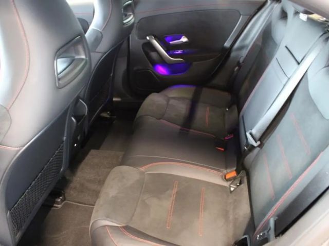 Mercedes-Benz CLA 200 AMG Line Coupé