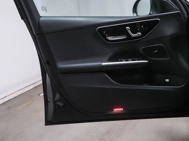 Mercedes-Benz C 200 4MATIC AVANTGARDE Sedan