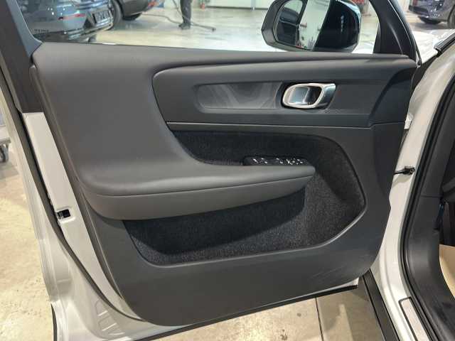 Volvo XC40 XC40 Navi LED Klima Standhzg Einparkhilfe el. Fenster