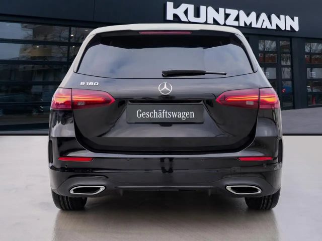 Mercedes-Benz B 180 AMG Line Sedan