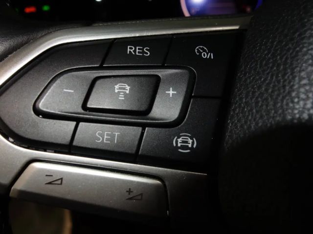 Volkswagen Golf Life Variant