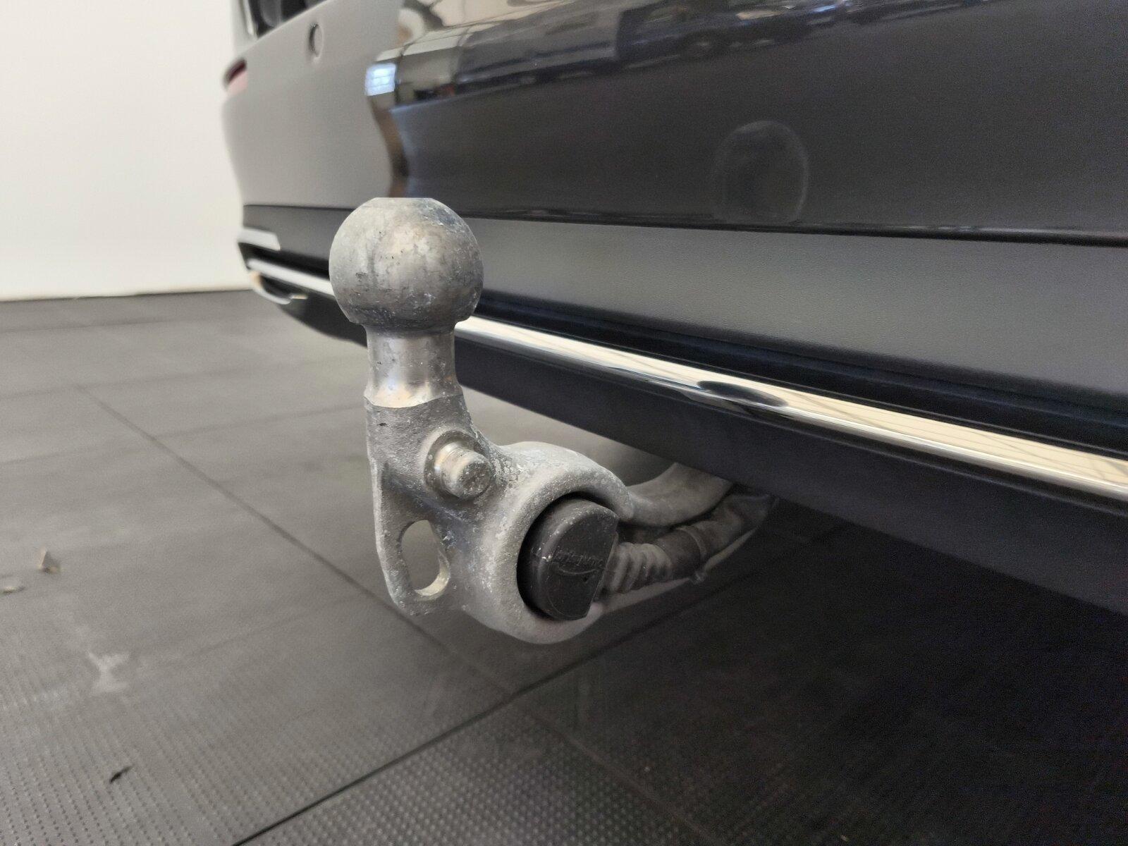 Mercedes-Benz E 300 AVANTGARDE Estate