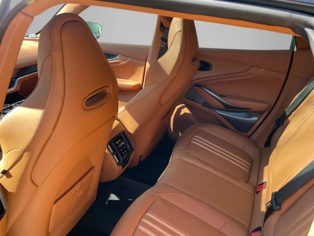 Aston Martin DBX 707 MY25 Full Carbon