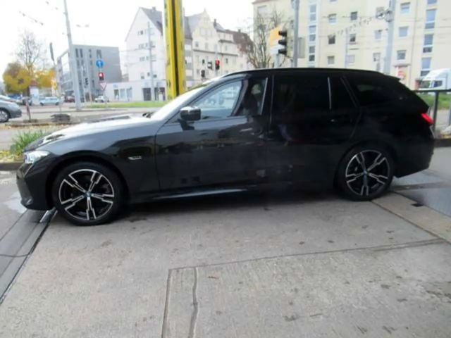 BMW 330 330e M-Sport xDrive