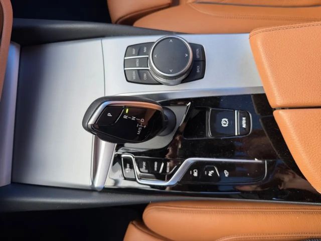 BMW 530 xe LASER+LEDER+HUD+ACC+PANO+DAB+BT+MFL+AHK+