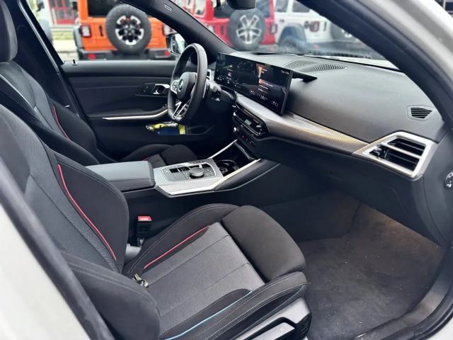 BMW 318 318i M-Sport Sedan