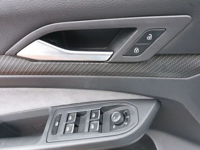 Volkswagen Golf 1.5 eTSI DSG R-Line Style