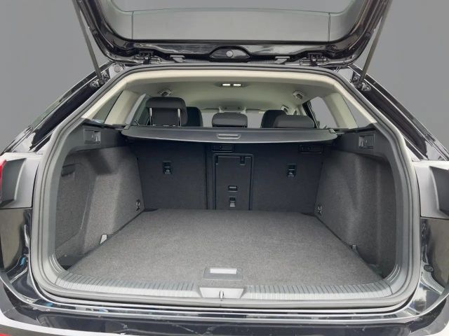 Volkswagen Golf 1.0 TSI Golf VIII Life Variant