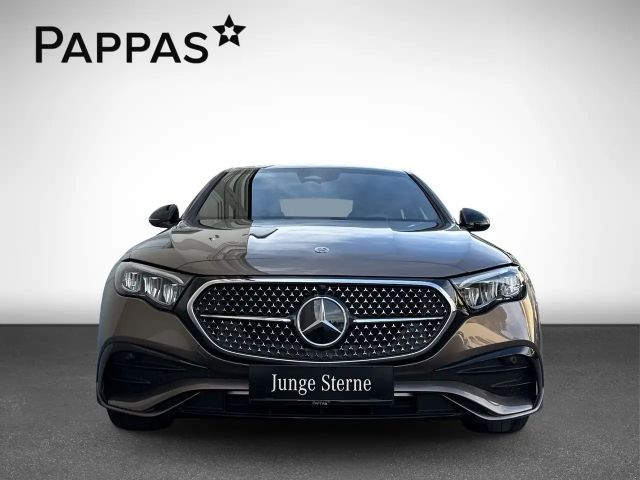 Mercedes-Benz E 200 4MATIC Sedan